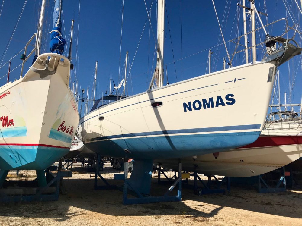 Nomas op de bok in Port Napoleon.