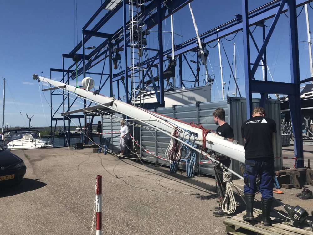 Mast onder de kraan