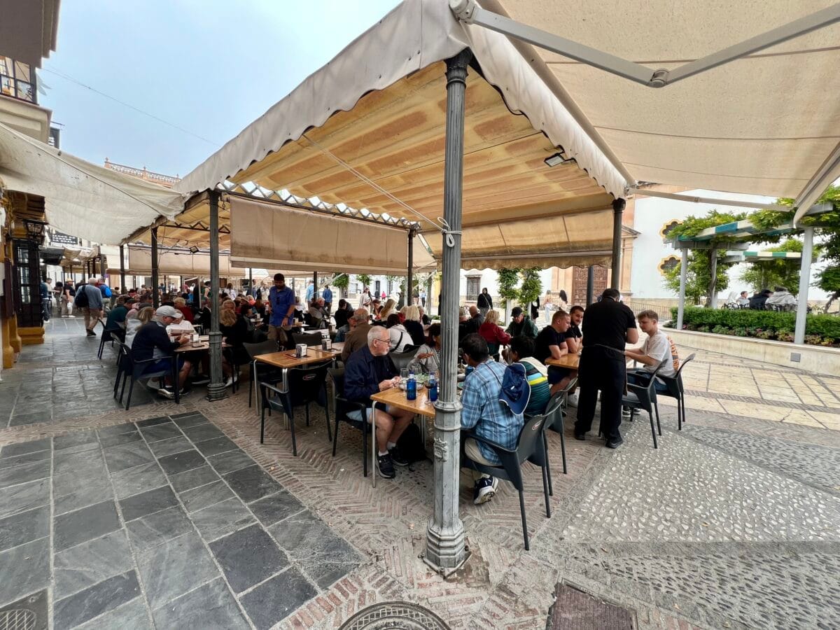 Terrasje in Ronda, Spanje.