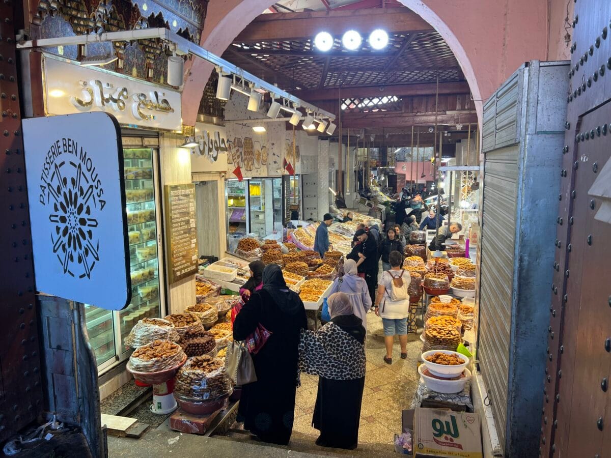 In de souk van Meknes kijken we onze ogen uit.