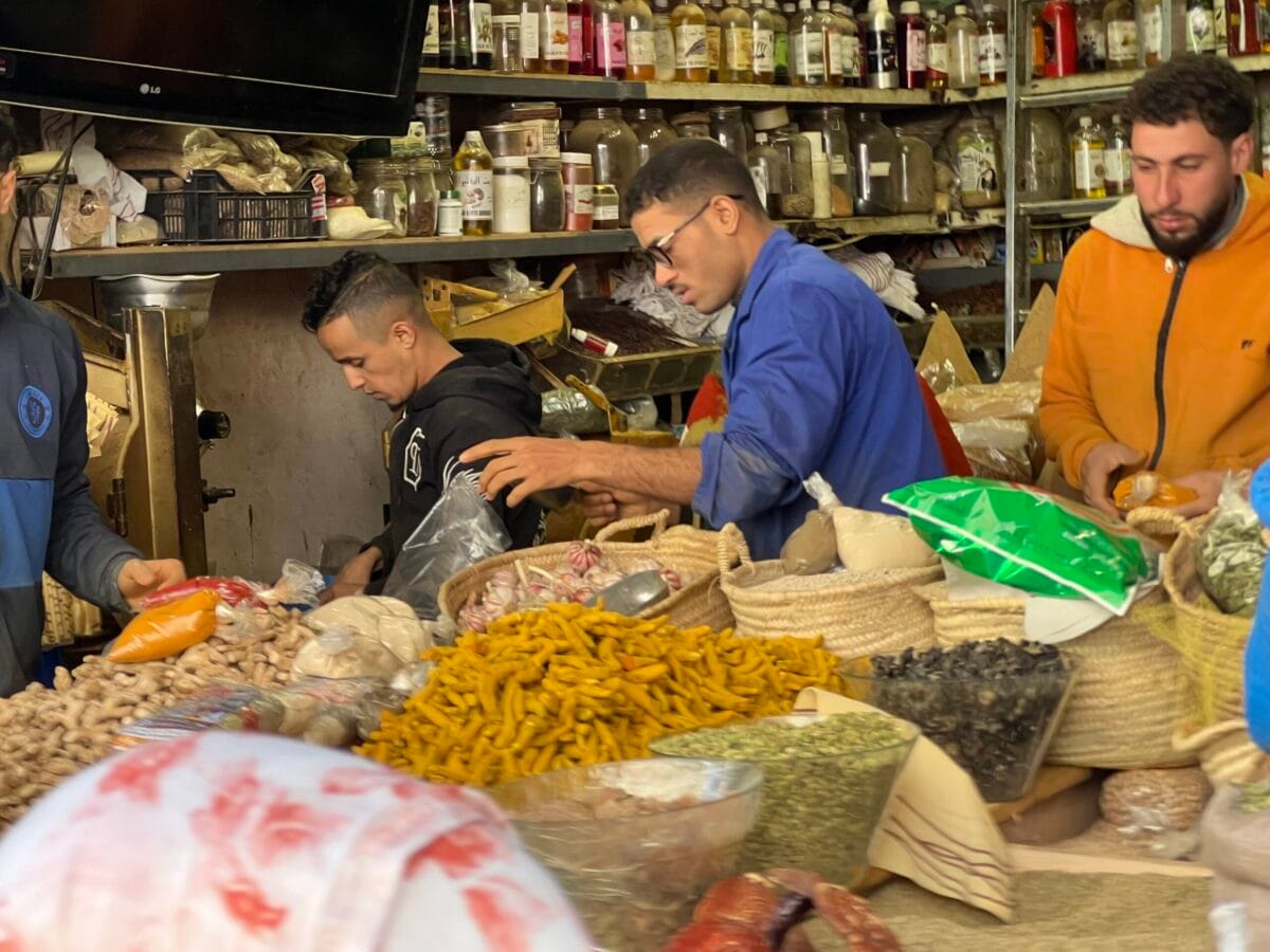 Geuren en kleuren in de souk van Meknes.
